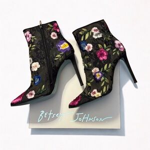 New In Box Betsey Johnson Anita Black Multi Floral Boots Size 10
